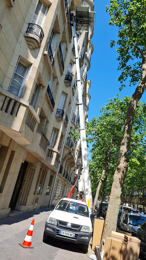 location monte meubles paris 7