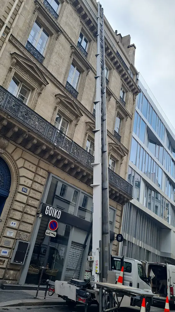 monte meuble paris 75002
